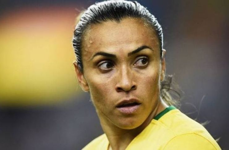 A rainha do futebol, Marta, deve perder os próximos amistosos internacionais devido à COVID-19