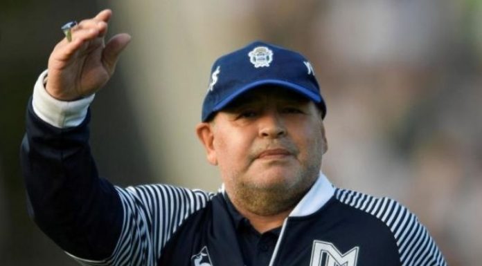 Maradona passa por cirurgia no cérebro com sucesso