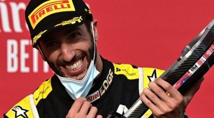 Daniel Ricciardo: Sem ‘constrangimento’ na batalha entre Renault e McLaren na F1