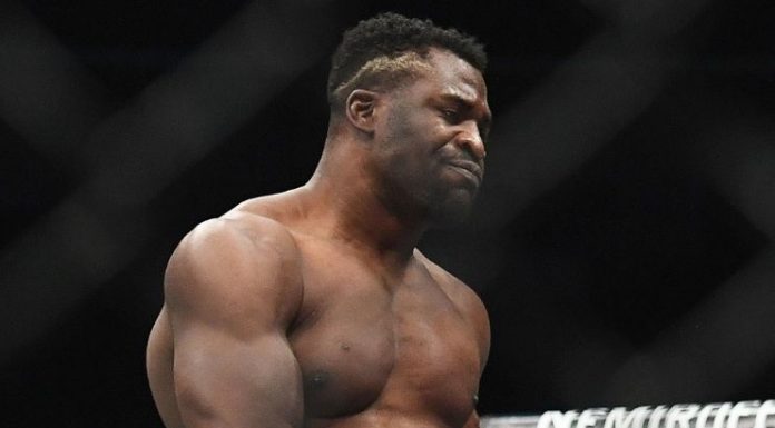 Francis Ngannou fica cada vez mais frustrado enquanto aguarda a revanche pelo título dos pesos pesados