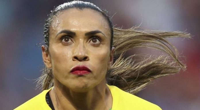 A rainha do futebol, Marta, deve perder os próximos amistosos internacionais devido à COVID-19