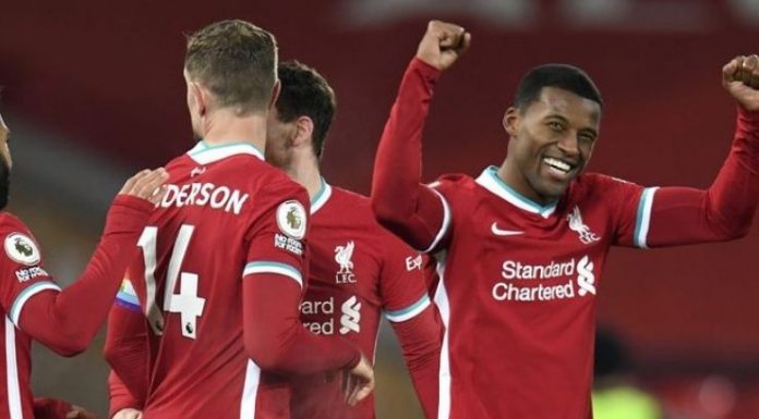 Liverpool destrói Wolves enquanto os torcedores dos Reds cumprimentam os campeões em Anfield