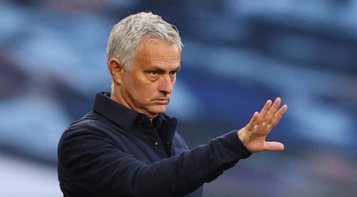 José Mourinho desenvolveu uma velha tática na tentativa de ganhar o título da Premier League no Tottenham