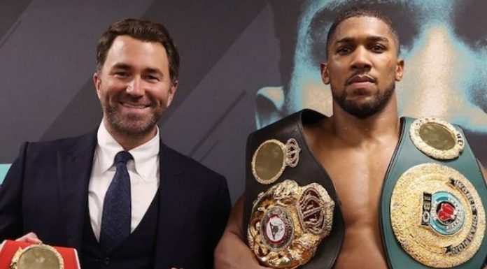 Joshua é o favorito em uma luta contra Fury, diz Eddie Hearn