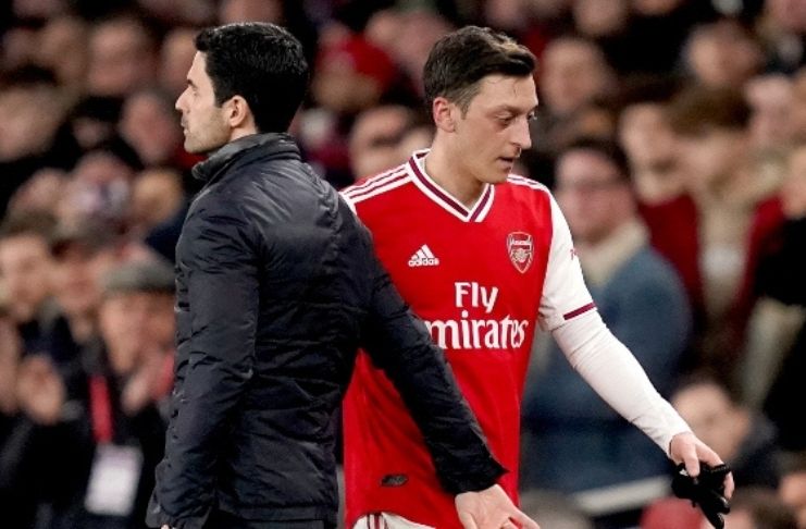 Özil finalmente deixa o Arsenal