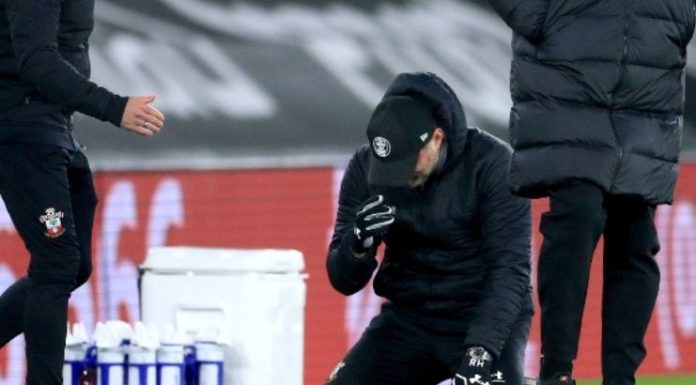 Técnico do Southampton vai às lágrimas após vitória sobre o Liverpool