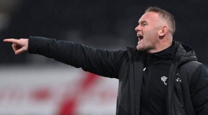 Rooney se aposenta para se tornar treinador permanente do Derby