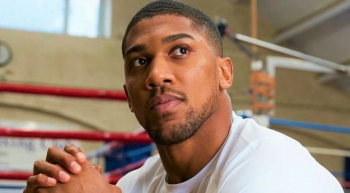 Joshua enfrentaria Fury em Wembley, mas admite que a luta depende da pandemia