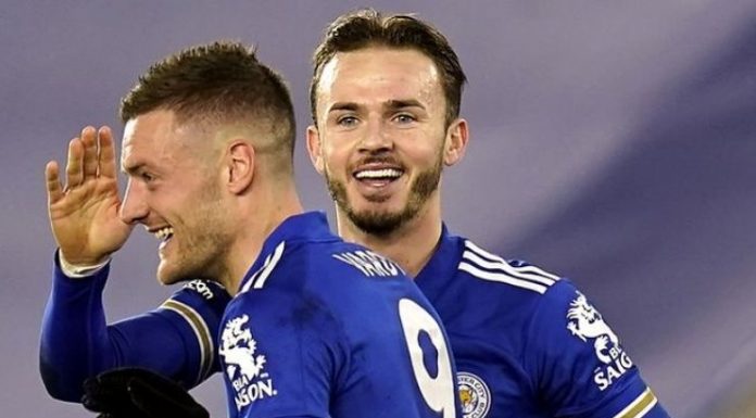 Leicester domina Chelsea e assume liderança