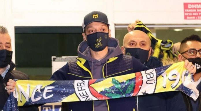 Özil finalmente deixa o Arsenal